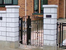 LIXIL リクシル(TOEX)の門扉 キャスティナD型 親子開き角門柱使用 施工例