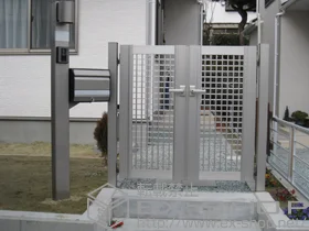 YKKAPの門扉 エクスライン門扉3型 両開き　門柱仕様 施工例