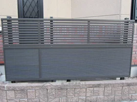 LIXIL リクシル(TOEX)のフェンス・柵 シャレオ R5 型 T-8+シャレオ R3 型 T-8　　 施工例
