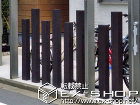 東京都武蔵野市のLIXIL リクシル(TOEX)のフェンス・柵、カーゲート、サイクルポート・自転車置き場、ポスト・門柱・宅配ボックス デザイナーズパーツ リアル木調平板 施工例