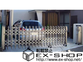 神奈川県古河市のYKKAPのカーゲート レイオス2型 太桟タイプ 両開き 親子仕様 施工例