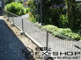 岩手県福島市のLIXIL リクシル(TOEX)のフェンス・柵 イーネットフェンス1F型　フリーポールタイプ 施工例