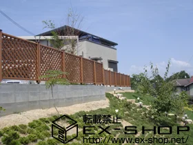 奈良県松戸市のLIXIL リクシル(TOEX)のフェンス・柵 ステイウッドフェンスM2型 間仕切タイプ 施工例