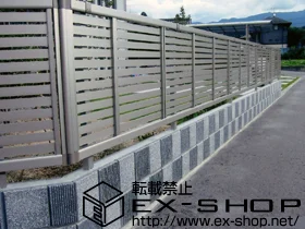 YKKAPのフェンス・柵 エクスラインフェンス5型 自由柱使用 施工例