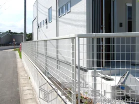 LIXIL リクシル(TOEX)のフェンス・柵 アルメッシュフェンス1型　フリーポールタイプ 施工例