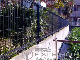 LIXIL リクシル(TOEX)のフェンス・柵 ハイグリッドフェンスN1型 間仕切りタイプ 施工例