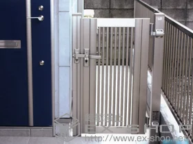 LIXIL リクシル(TOEX)の門扉 シャレオR2型 片開き 柱使用 施工例