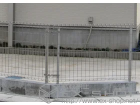 YKKAPのフェンス イーネットフェンス1F型 自由柱 施工例