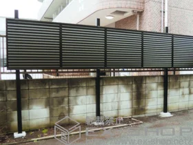 三協アルミのフェンス・柵 カムフィ9型 多段柱施工 施工例