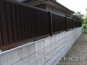 YKKAPのフェンス・柵 エクスラインフェンス8型 自由柱タイプ 施工例