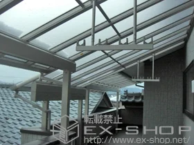 YKKAPのバルコニー屋根 ヴェクターテラス F型 屋根タイプ 出幅違い連棟 積雪〜50cm対応 施工例