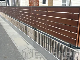 LIXIL リクシル(TOEX)のフェンス・柵 ライフモダンII YS型フェンス 複合色 フリーポールタイプ 施工例