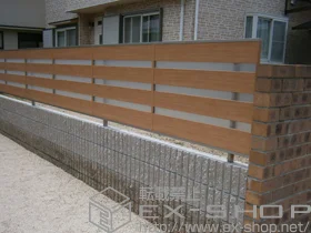 LIXIL リクシル(TOEX)のフェンス・柵 ライフモダンII YP型フェンス 複合色 フリーポールタイプ 施工例