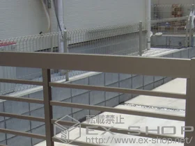 LIXIL リクシル(TOEX)のフェンス ハイグリッドフェンス11型 施工例