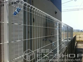 YKKAPのフェンス・柵 イーネットフェンス1F型 高尺タイプ 自由柱タイプ 施工例
