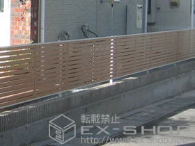 LIXIL リクシル(TOEX)のフェンス・柵 ライフモダンII B3型フェンス 複合色 フリーポールタイプ 施工例