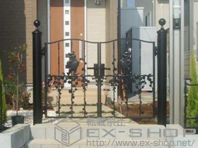 LIXIL リクシル(新日軽)の門扉 ディズニー門扉 プーさんB型 両開き 丸門柱式 施工例
