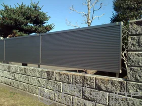 LIXIL リクシル(TOEX)のフェンス・柵 シャレオＲ5型フェンス フリーポールタイプ 施工例