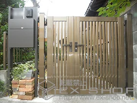 LIXIL リクシル(TOEX)の門扉 プリレオ R4型 両開き親子 柱使用 施工例
