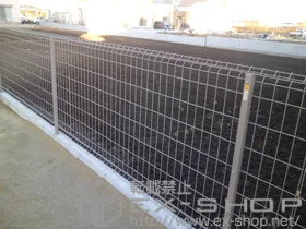 YKKAPのフェンス・柵 イーネットフェンス1FK型 自由柱タイプ ＜傾斜地用＞ 施工例