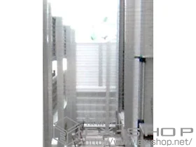 YKKAPのフェンス エクスラインフェンス(上部)7型/(下部)20型 自由柱 ＜2段支柱/自立建て用＞ 施工例