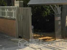 LIXIL リクシル(新日軽)の門扉 エクジス門扉R2型 両開き親子　門柱式　0412+0812 施工例