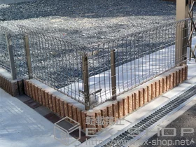 三協アルミのフェンス・柵 ユメッシュZ型フェンス フリー支柱タイプ 施工例