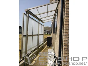 LIXIL リクシル(トステム)のテラス屋根 ライザーテラスII F型 テラスタイプ 単体 積雪〜20cm対応＋ライザーテラスII 前面パネル2段 施工例