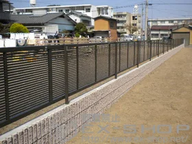 LIXIL リクシル(TOEX)のフェンス・柵 シャレオR1型フェンス フリーポールタイプ 施工例