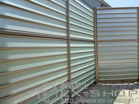 LIXIL リクシル(TOEX)のフェンス・柵 サニーブリーズフェンスS型 間仕切りタイプ＜2段施工＞ 施工例