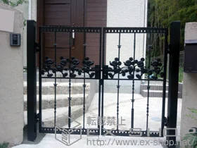 LIXIL リクシル(新日軽)の門扉 ディズニー門扉ミッキーC型 両開き 角門柱式 施工例