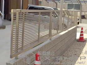 YKKAPのフェンス・柵 エクスラインフェンス1型 施工例