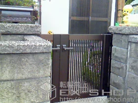 YKKAPの門扉 エクスライン門扉2型 親子開き　門柱使用 施工例