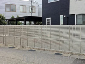 YKKAPのフェンス・柵 エクスラインフェンス5型 2段支柱タイプ 施工例