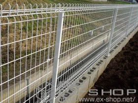 積水樹脂(セキスイ)のフェンス・柵 メッシュフェンス G10-R 自由柱方式 56ｍ分メーター販売＋追加部材 施工例