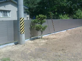 YKKAPのフェンス・柵 エクスラインフェンス7型 自由柱＜完全目隠し/横格子タイプ＞ 施工例