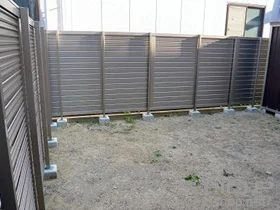 LIXIL リクシル(TOEX)のフェンス・柵 ハイスクリーンフェンスA型 施工例