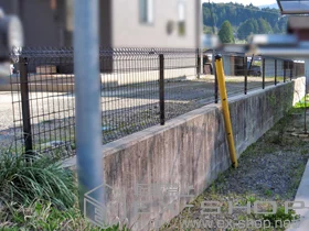 積水樹脂(セキスイ)のフェンス・柵 メッシュフェンスG10-R　フリー支柱タイプ 施工例