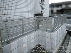 YKKAPのフェンス・柵 エクスラインフェンス5型 自由柱 施工例