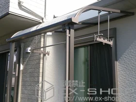 LIXIL リクシル(トステム)のテラス屋根 ライザーテラスII R型 テラスタイプ 単体 積雪〜20cm対応+ 吊り下げ物干し+吊り下げ物干し取付け桟 施工例