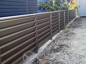 LIXIL リクシル(TOEX)のフェンス・柵 サニーブリーズフェンスA型 間仕切りタイプ 施工例