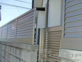 LIXIL リクシル(TOEX)のフェンス・柵 プレスタフェンス8型 フリーポールタイプ＋下桟すきまカバー 施工例