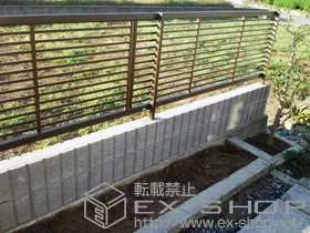 YKKAPのフェンス・柵 エクスラインフェンス12型 自由柱施工 施工例