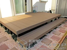 YKKAPのウッドデッキ リウッドデッキ 200＋段床セット　1段（正面タイプ） 施工例