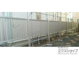 YKKAPのフェンス エクスラインフェンス22型 2段支柱（1段） 施工例