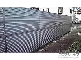 YKKAPのフェンス・柵 レスティナフェンス5型 目隠しルーバー 2段支柱 施工例