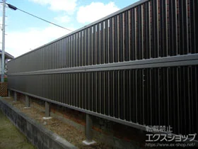 YKKAPのフェンス・柵 ルシアスフェンスF03型 自由柱施工＜2段支柱＞ 施工例