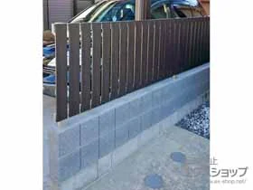 YKKAPのフェンス・柵 ルシアスフェンスH01型 たて板格子 木調カラー 自由柱仕様 施工例