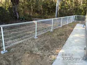 LIXIL リクシル(TOEX)のフェンス・柵 ハイグリッドフェンス11型　フリーポールタイプ 施工例