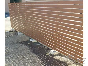 YKKAPのフェンス・柵 ルシアスフェンスH02型 横板格子 2段支柱 施工例
